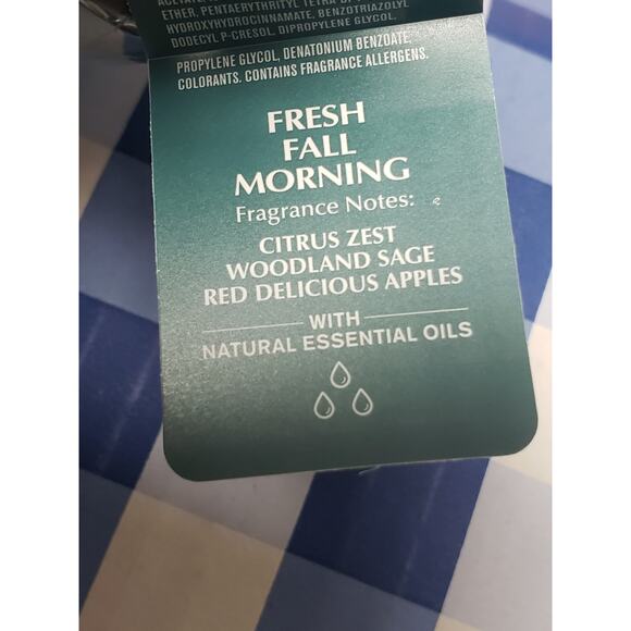 BBW Glittery Christmas Poinsettia Flower Fragrance Wallflower Plug In w. Refill - Picture 2 of 2